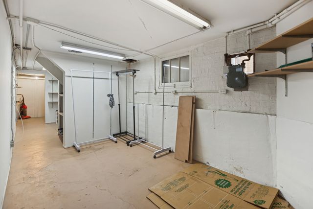 5747 N Sacramento Avenue, Chicago, IL 60659