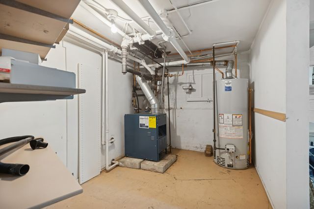 5747 N Sacramento Avenue, Chicago, IL 60659