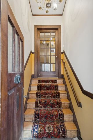 5747 N Sacramento Avenue, Chicago, IL 60659