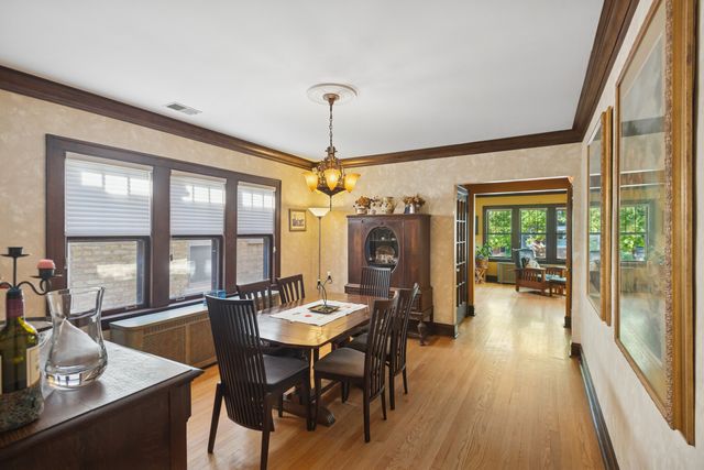 5747 N Sacramento Avenue, Chicago, IL 60659