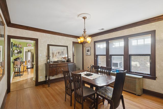 5747 N Sacramento Avenue, Chicago, IL 60659