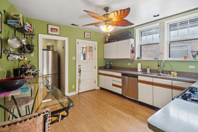 5747 N Sacramento Avenue, Chicago, IL 60659