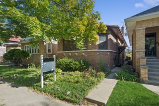 5747 N Sacramento Avenue, Chicago, IL 60659