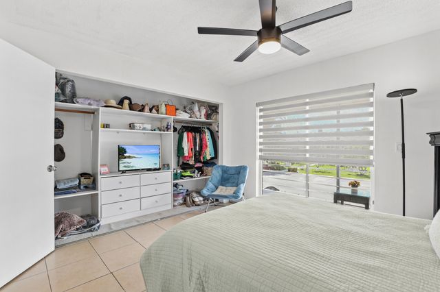 215 Sheffield I, West Palm Beach, FL 33417