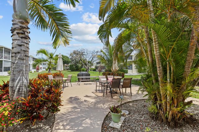 215 Sheffield I, West Palm Beach, FL 33417