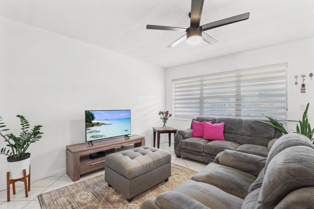 215 Sheffield I, West Palm Beach, FL 33417