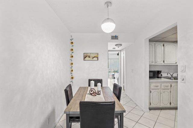 215 Sheffield I, West Palm Beach, FL 33417