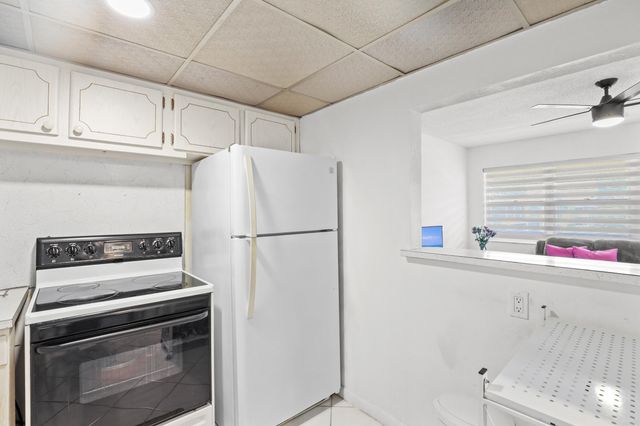 215 Sheffield I, West Palm Beach, FL 33417