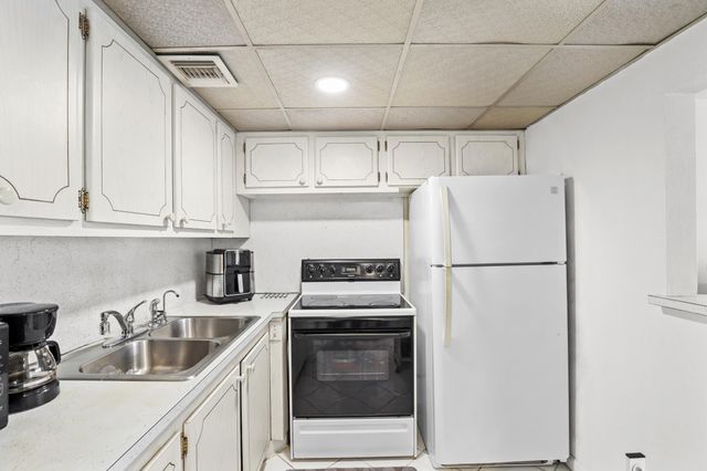 215 Sheffield I, West Palm Beach, FL 33417