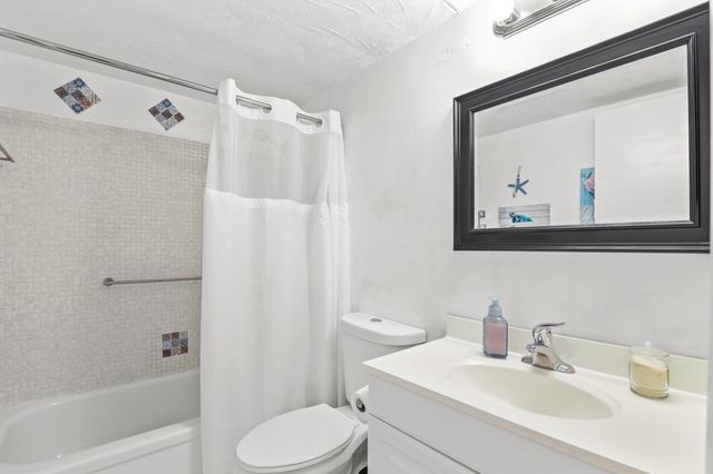 215 Sheffield I, West Palm Beach, FL 33417