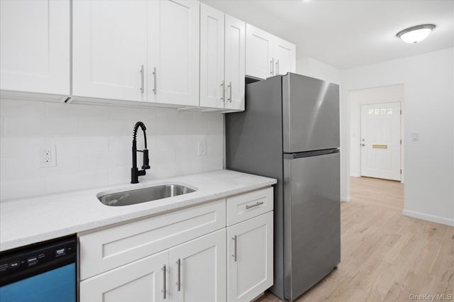 117 Robins Road 117, New Rochelle, NY 10801
