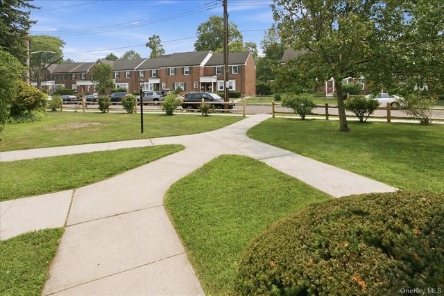 117 Robins Road 117, New Rochelle, NY 10801