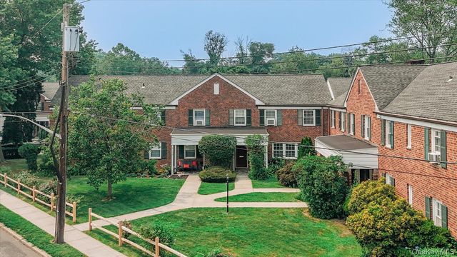 117 Robins Road 117, New Rochelle, NY 10801