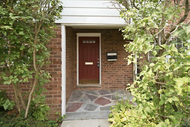 117 Robins Road 117, New Rochelle, NY 10801