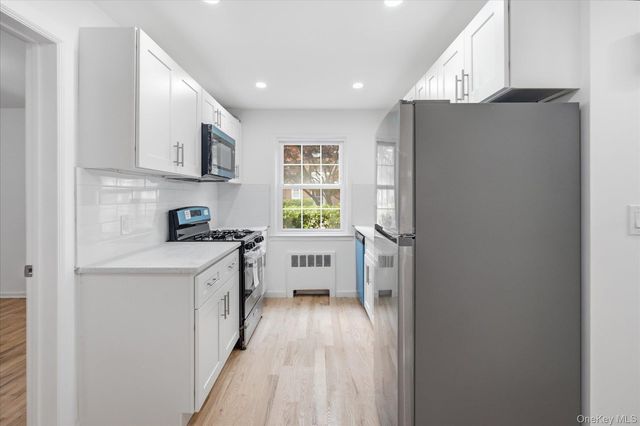 117 Robins Road 117, New Rochelle, NY 10801