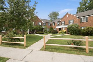 117 Robins Road 117, New Rochelle, NY 10801