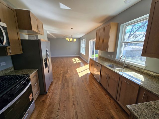 4 Joseph Court, Midlothian, IL 60445