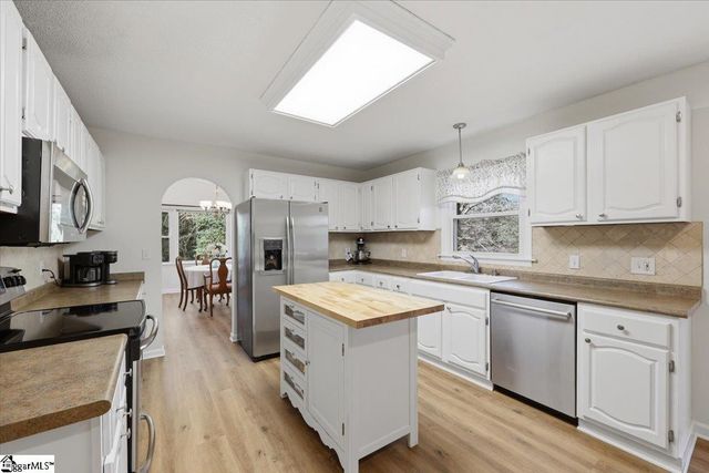 90 Southwood Drive, Greenville, SC 29605