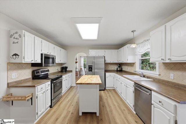 90 Southwood Drive, Greenville, SC 29605