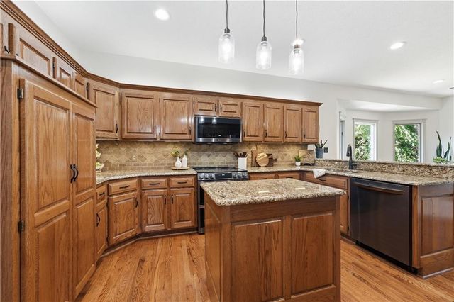 12904 Quail Ridge, Lee's Summit, MO 64086