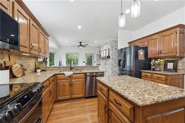 12904 Quail Ridge, Lee's Summit, MO 64086