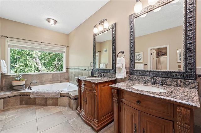 12904 Quail Ridge, Lee's Summit, MO 64086