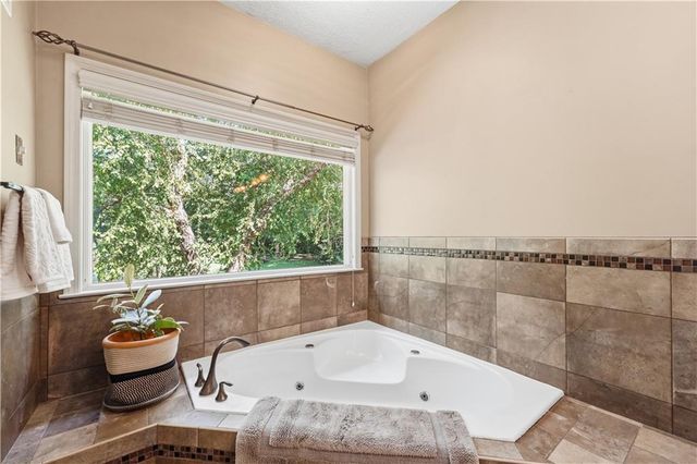 12904 Quail Ridge, Lee's Summit, MO 64086