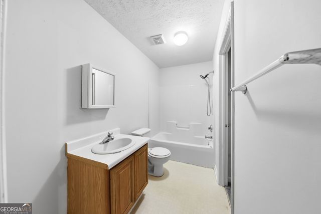 208 Foxdale Court, Lagrange, GA 30240