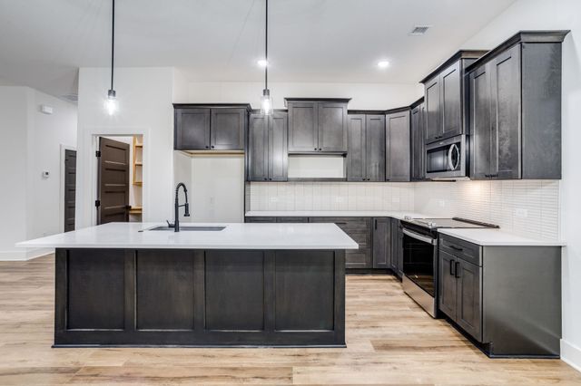 9018 E 33rd Cir S, Wichita, KS 67210