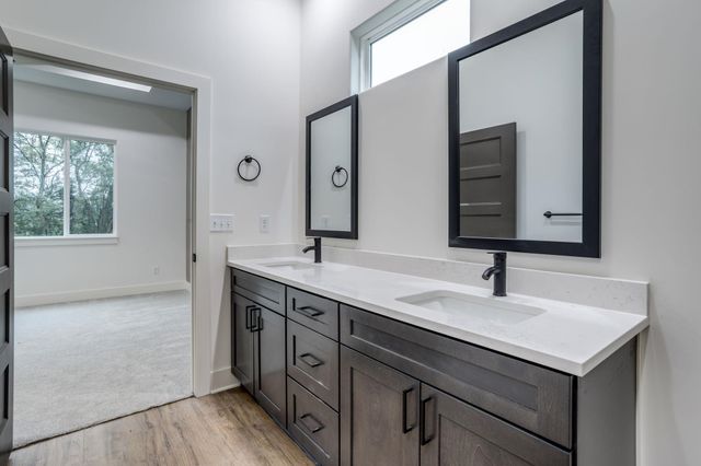 9018 E 33rd Cir S, Wichita, KS 67210