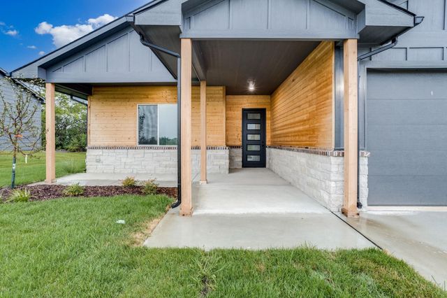 9018 E 33rd Cir S, Wichita, KS 67210