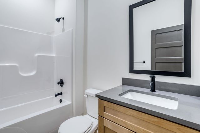 9018 E 33rd Cir S, Wichita, KS 67210