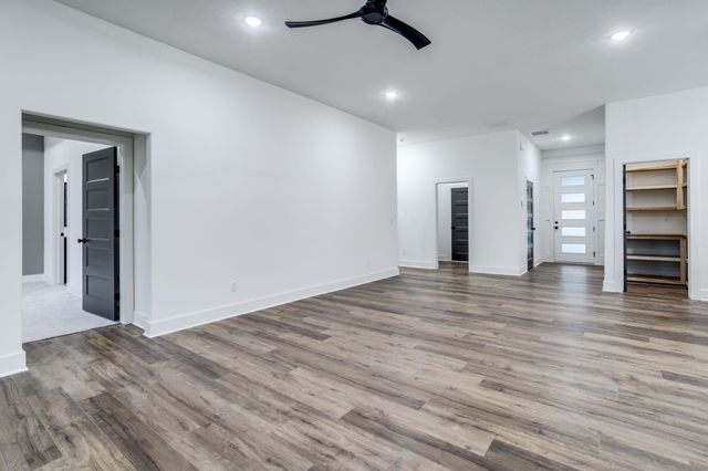 9018 E 33rd Cir S, Wichita, KS 67210