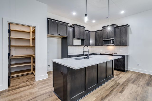 9018 E 33rd Cir S, Wichita, KS 67210