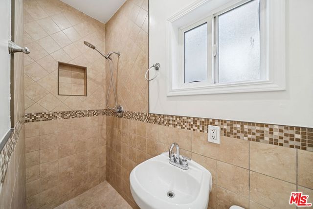 6680 De Longpre Avenue, Los Angeles, CA 90028