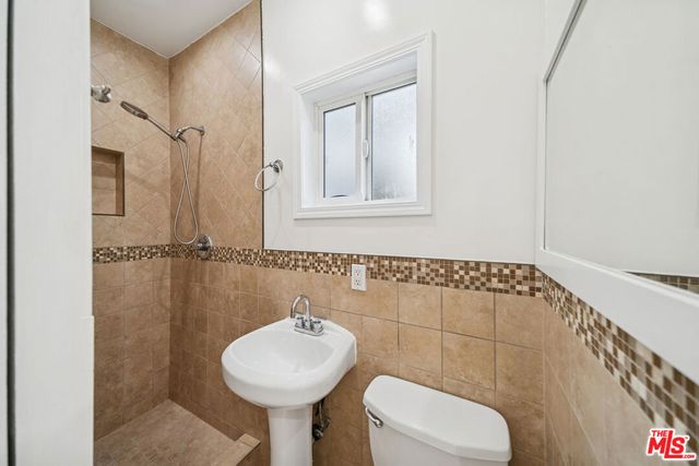 6680 De Longpre Avenue, Los Angeles, CA 90028