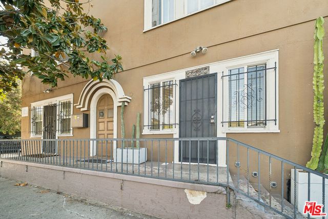 6680 De Longpre Avenue, Los Angeles, CA 90028