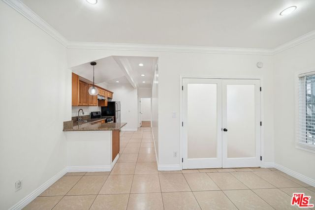 6680 De Longpre Avenue, Los Angeles, CA 90028