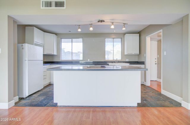 3242 E Camelback Road 207, Phoenix, AZ 85018