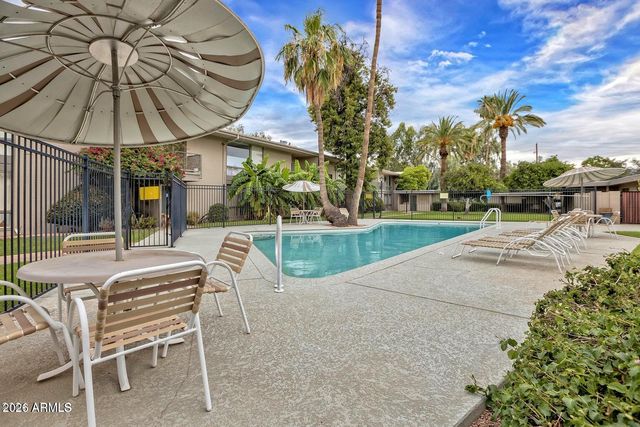 3242 E Camelback Road 207, Phoenix, AZ 85018