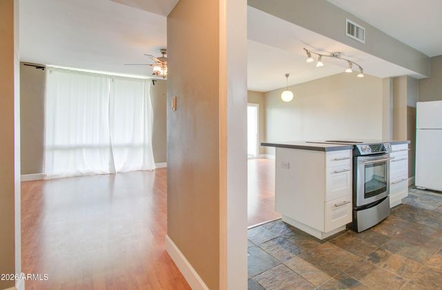 3242 E Camelback Road 207, Phoenix, AZ 85018