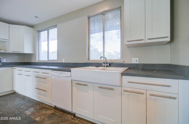 3242 E Camelback Road 207, Phoenix, AZ 85018