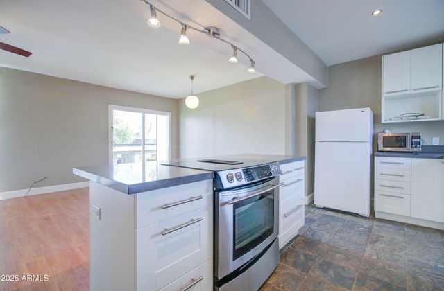3242 E Camelback Road 207, Phoenix, AZ 85018