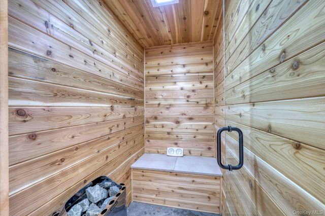 133 W Mombasha Road, Monroe, NY 10950