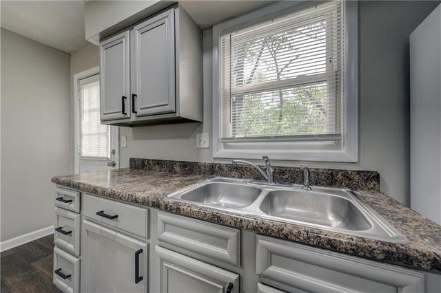 11303 Donnelly Avenue, Kansas City, MO 64134