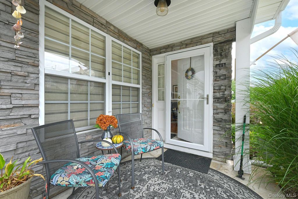 8 Lavern Drive, Middle Island, NY 11953 — photo 5