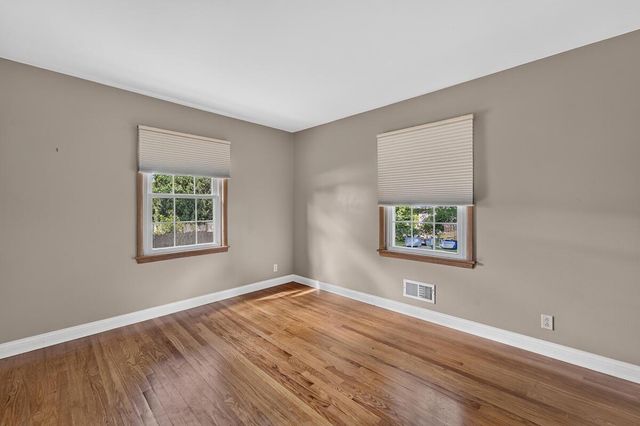 427 Susan LANE, Thiensville, WI 53092