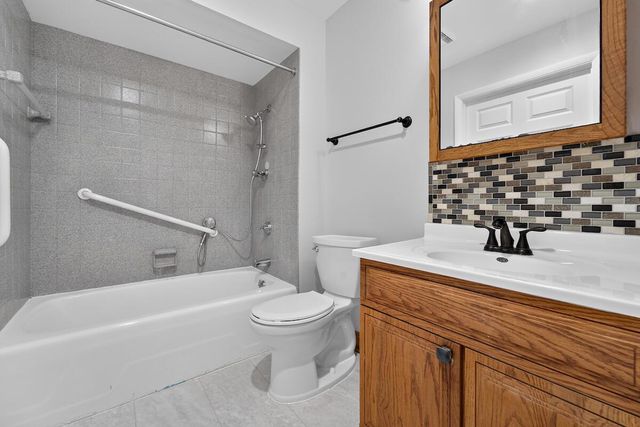 427 Susan LANE, Thiensville, WI 53092