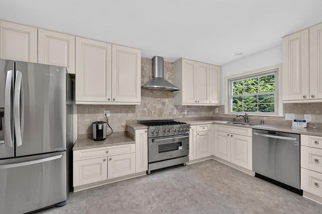 427 Susan LANE, Thiensville, WI 53092