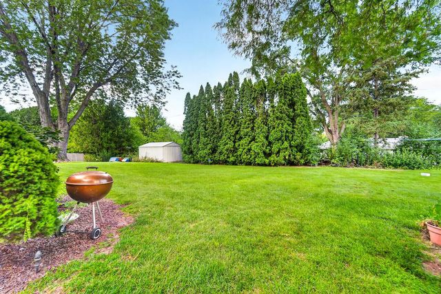427 Susan LANE, Thiensville, WI 53092